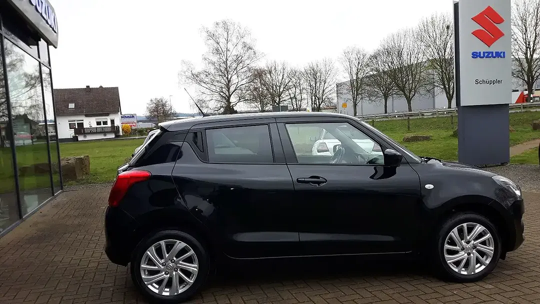 Suzuki Swift - Thumbnail 3