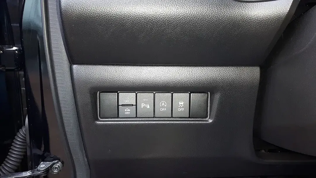 Suzuki Swift - Thumbnail 8