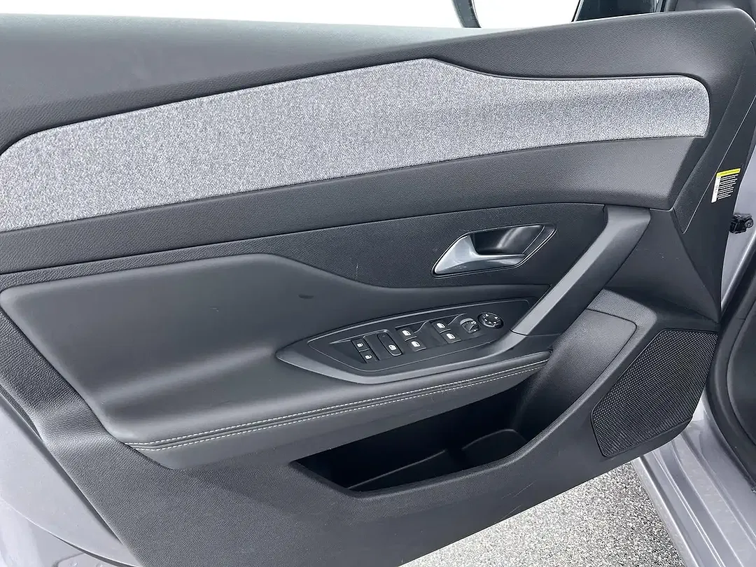 Peugeot 308 - Thumbnail 11