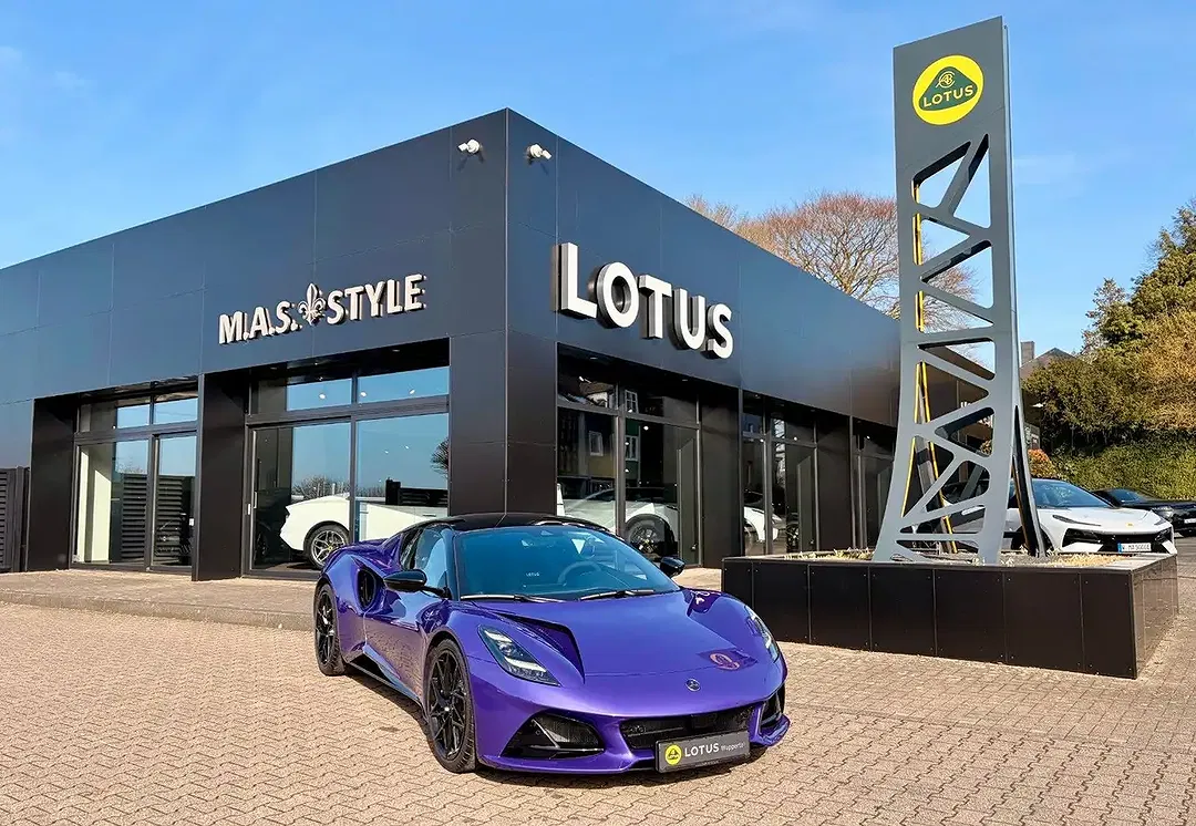 Lotus Emira - Thumbnail 1
