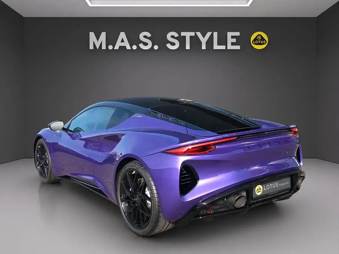 Lotus Emira - Thumbnail 6