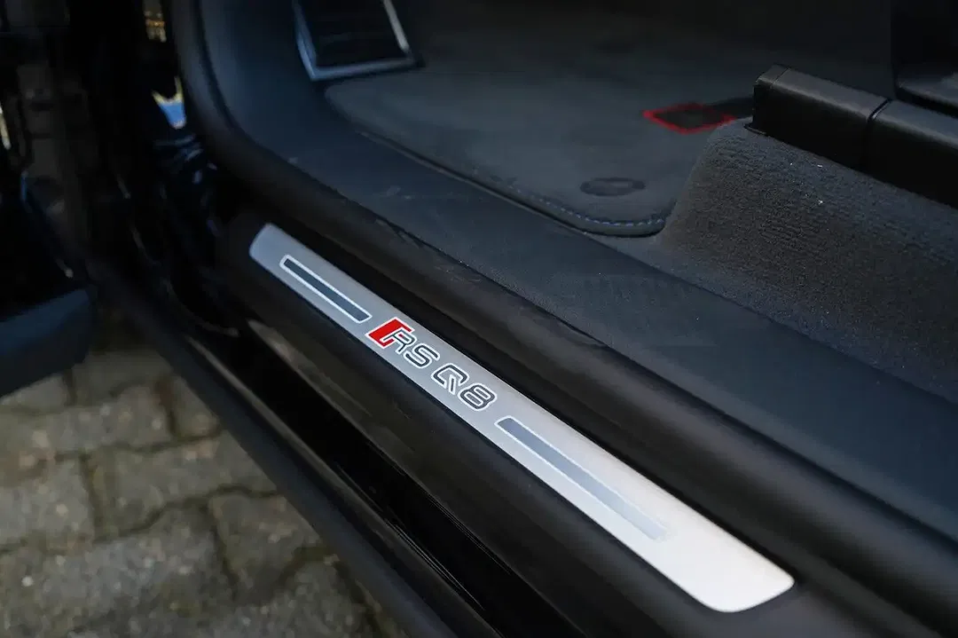 Audi RS Q8 - Thumbnail 11