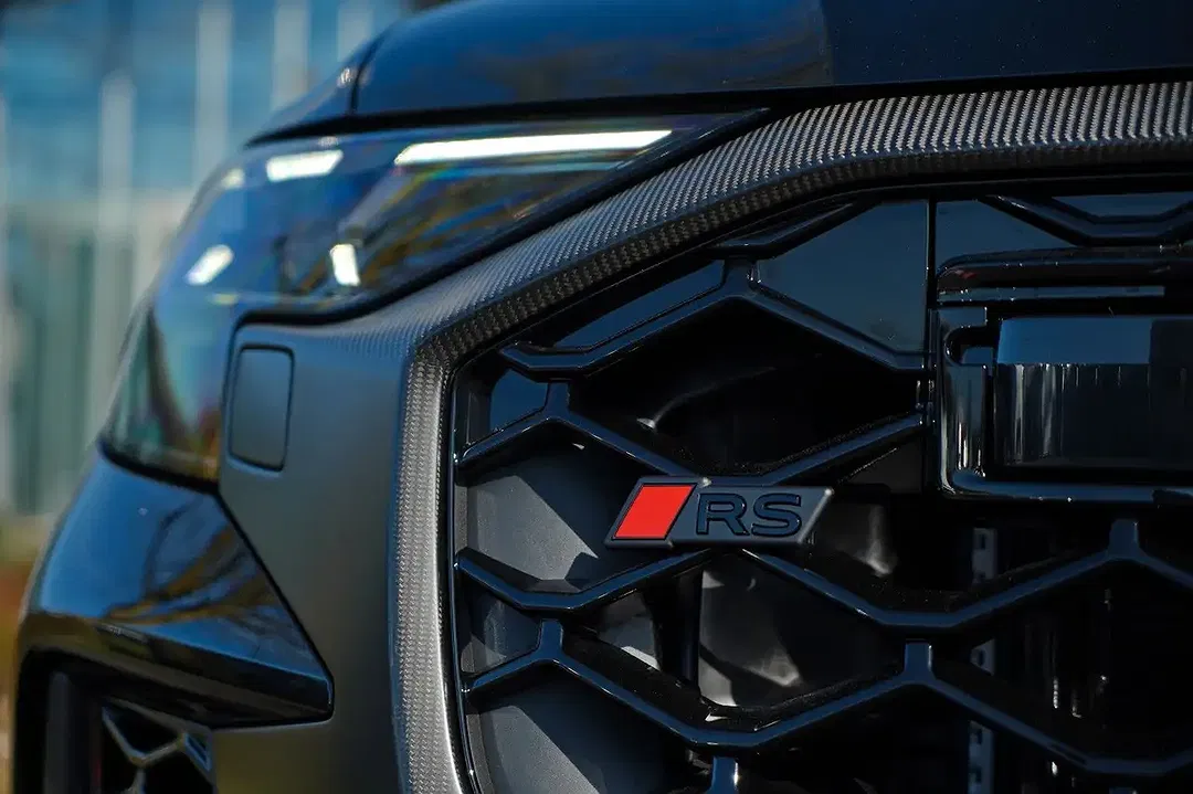 Audi RS Q8 - Thumbnail 4