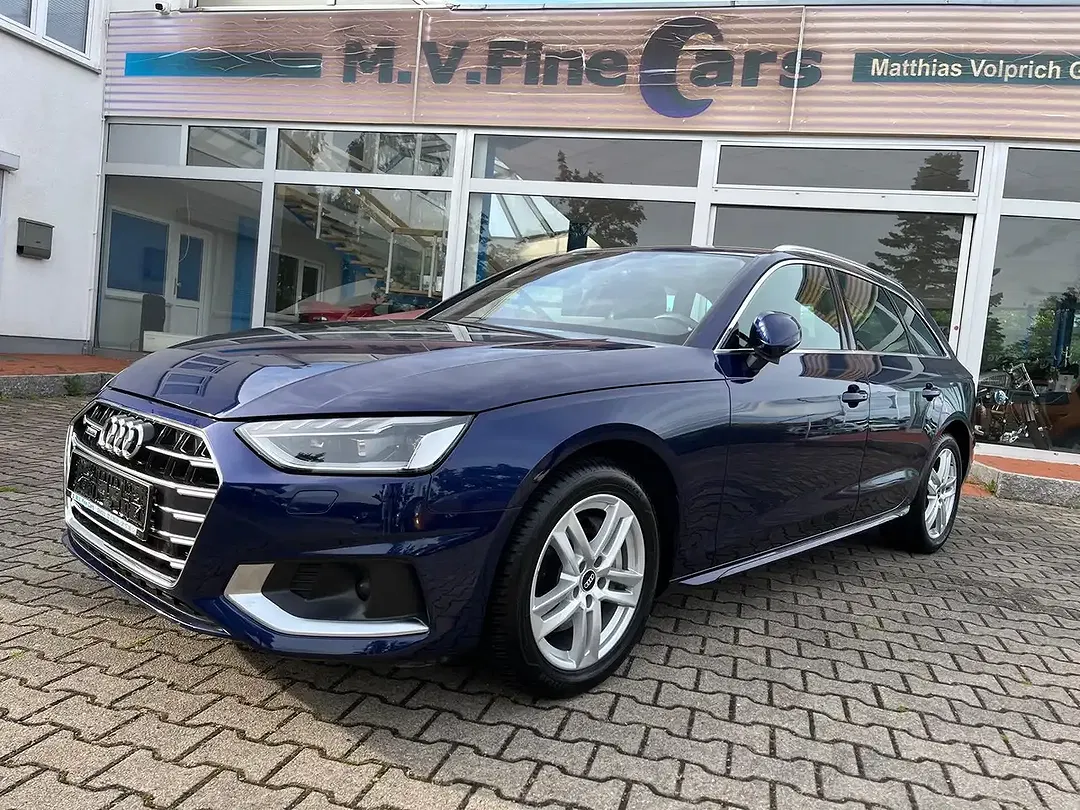 Audi A4 - Thumbnail 1