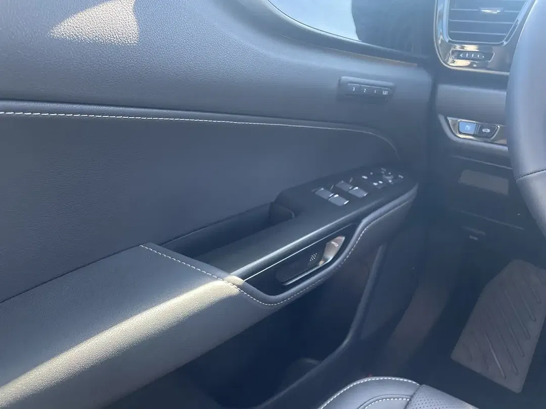 Lexus NX 450h+ - Thumbnail 12