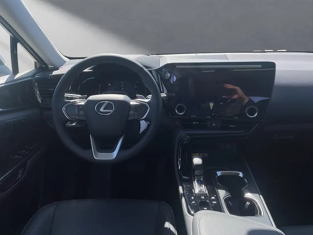 Lexus NX 450h+ - Thumbnail 13