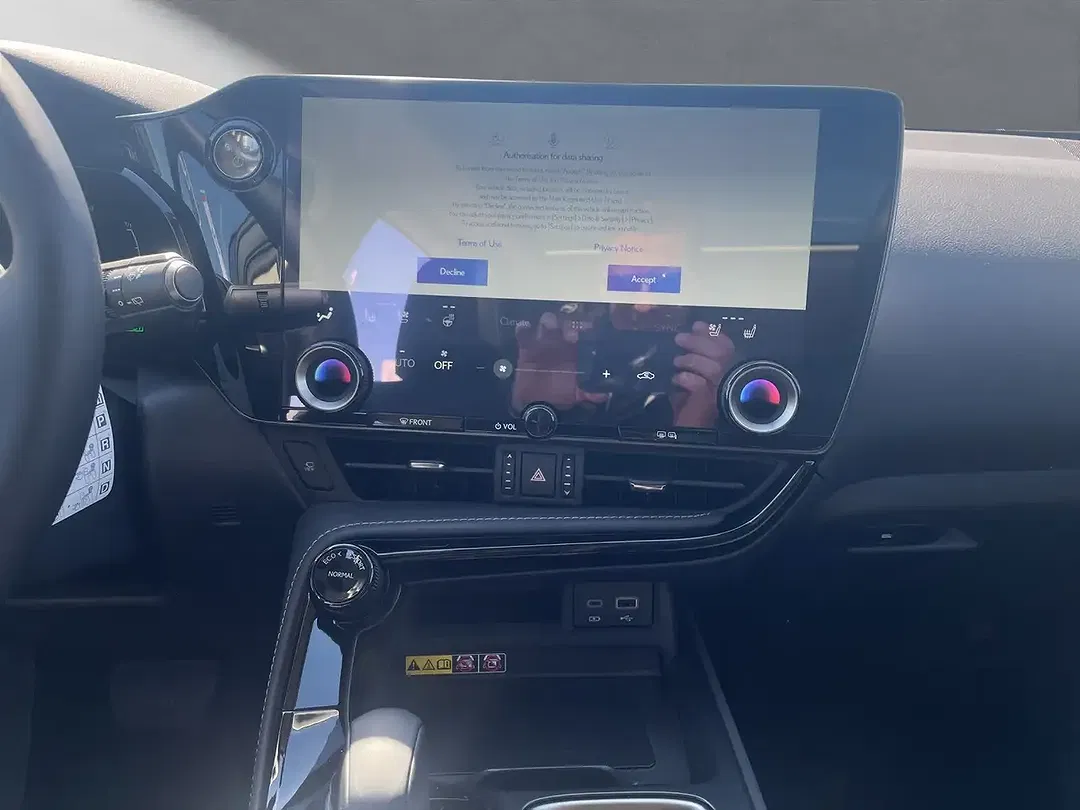 Lexus NX 450h+ - Thumbnail 15