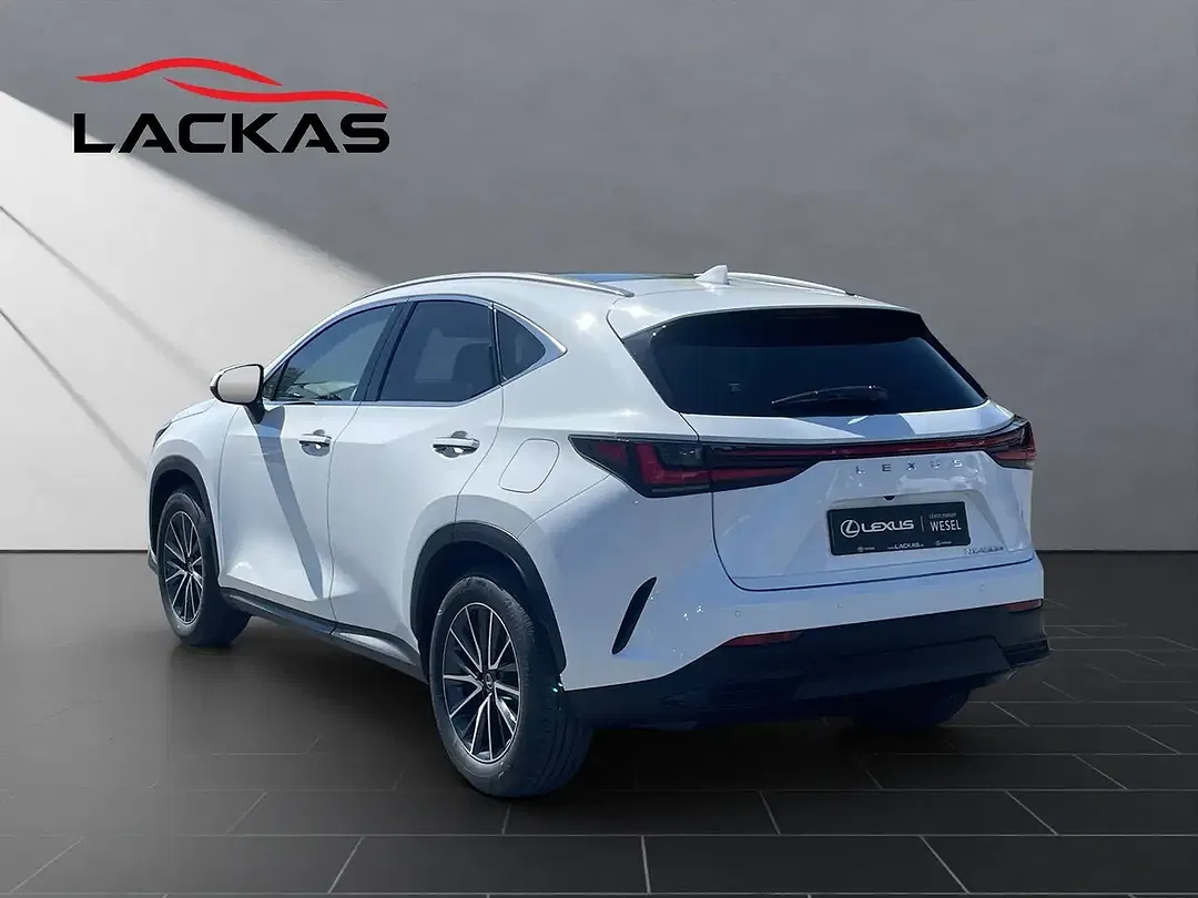 Lexus NX 450h+ - Thumbnail 3