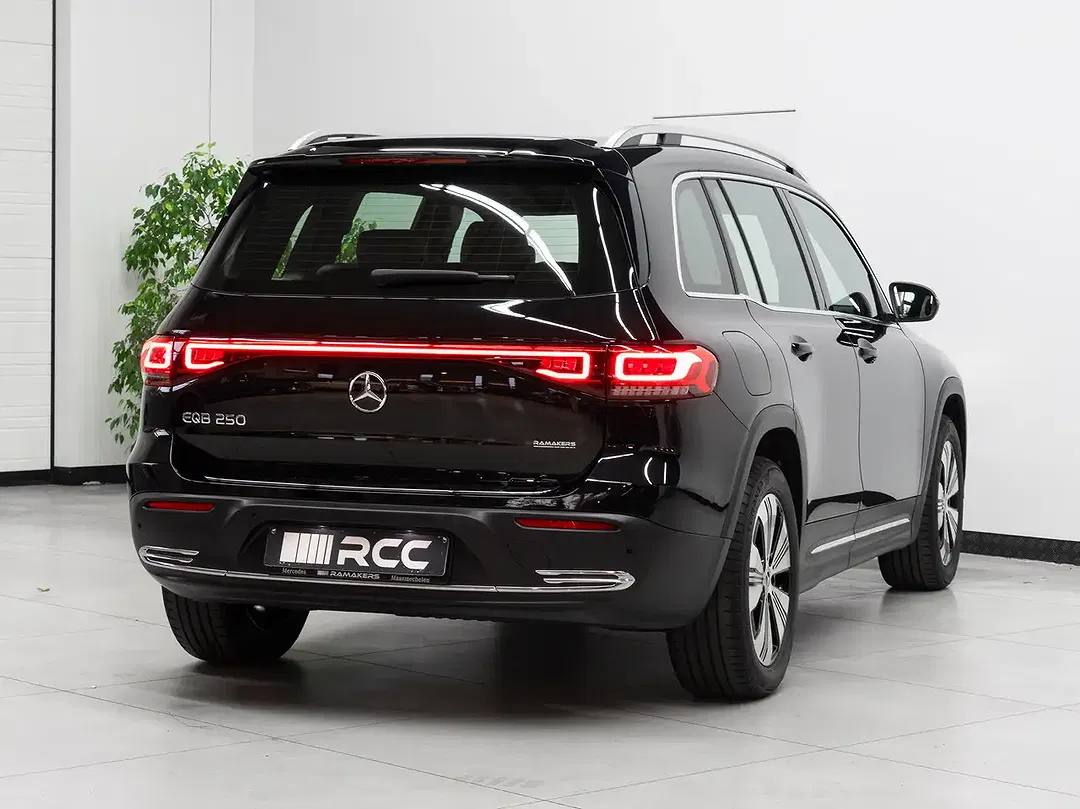 Mercedes-Benz EQB 250 - Thumbnail 2