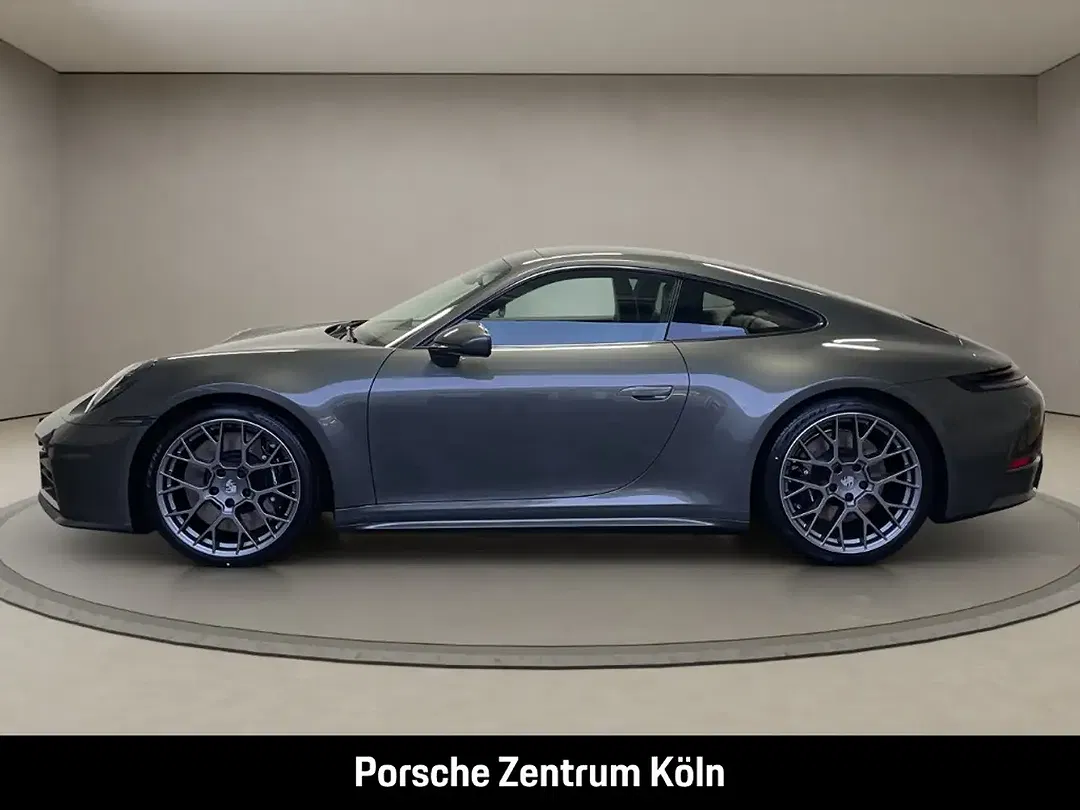 Porsche 992 - Thumbnail 2