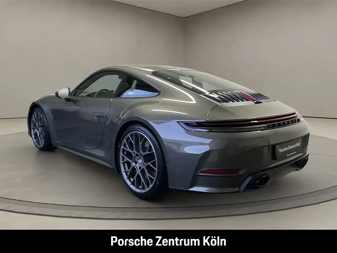 Porsche 992 - Thumbnail 3