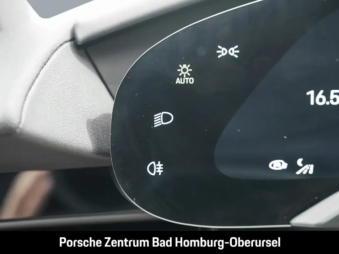 Porsche Taycan - Thumbnail 11