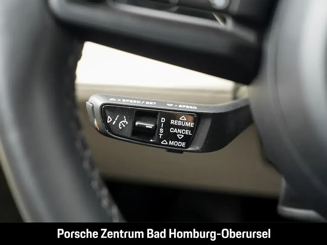 Porsche Taycan - Thumbnail 20