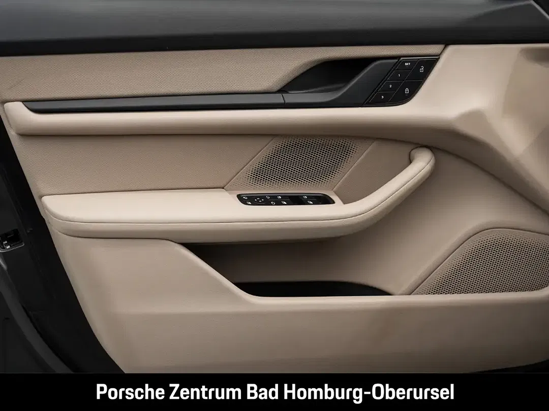 Porsche Taycan - Thumbnail 21