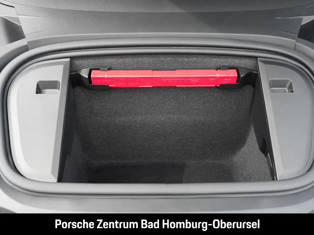 Porsche Taycan - Thumbnail 24