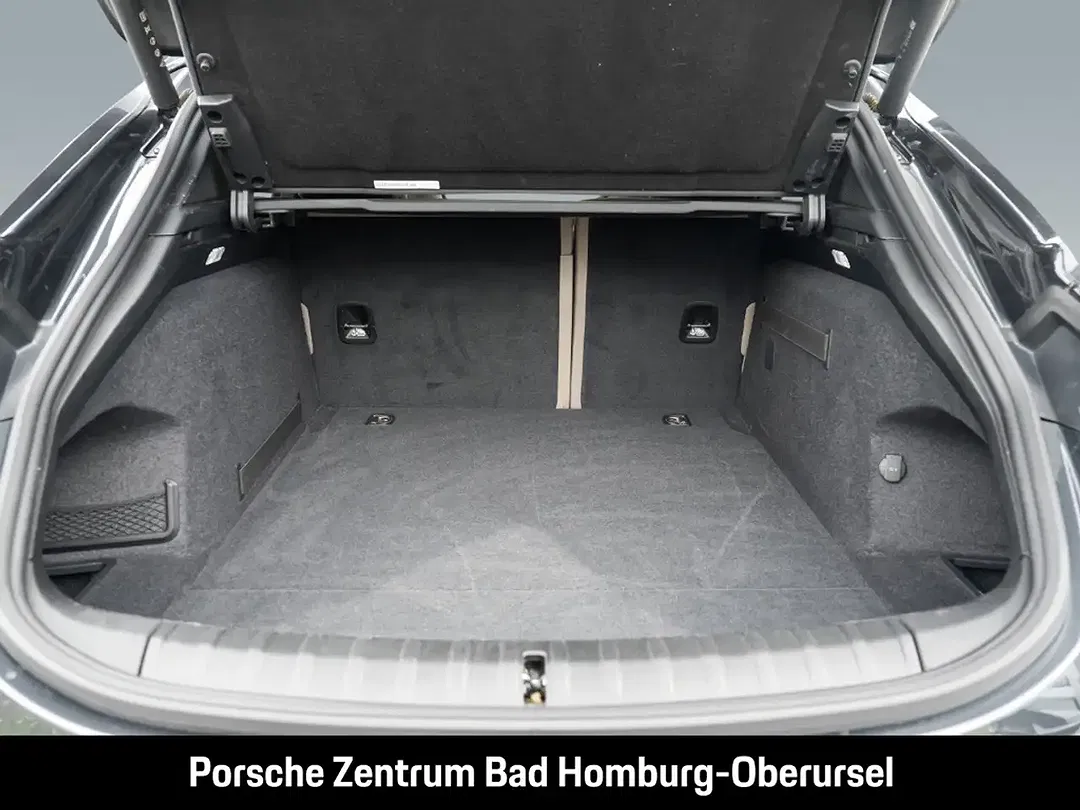 Porsche Taycan - Thumbnail 25