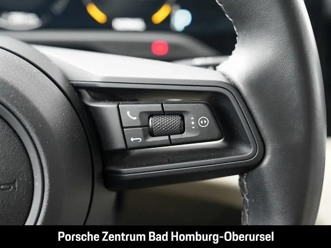 Porsche Taycan - Thumbnail 28