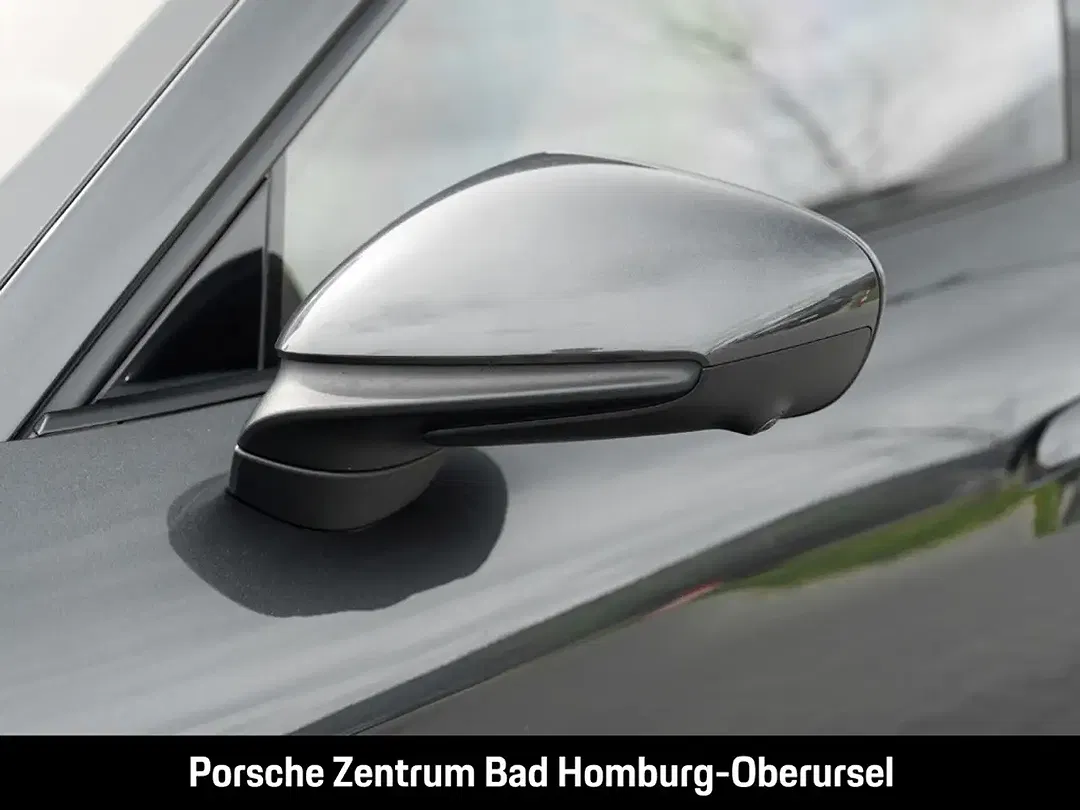Porsche Taycan - Thumbnail 33