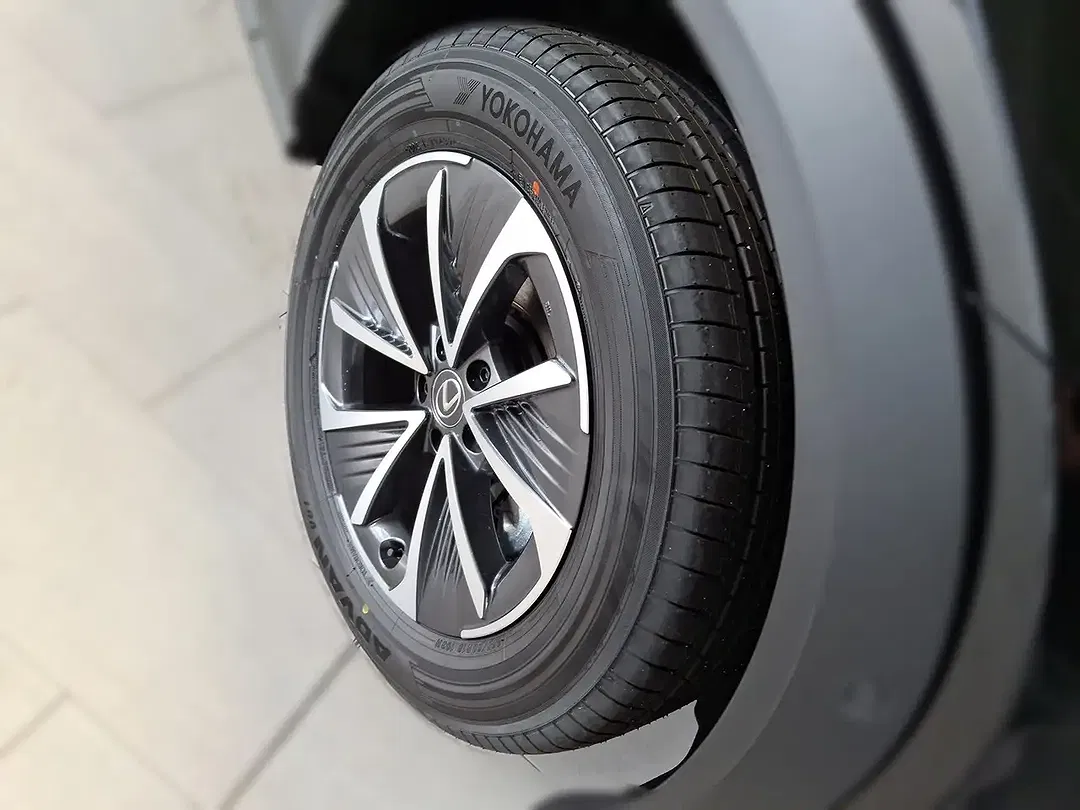 Lexus RZ - Thumbnail 8