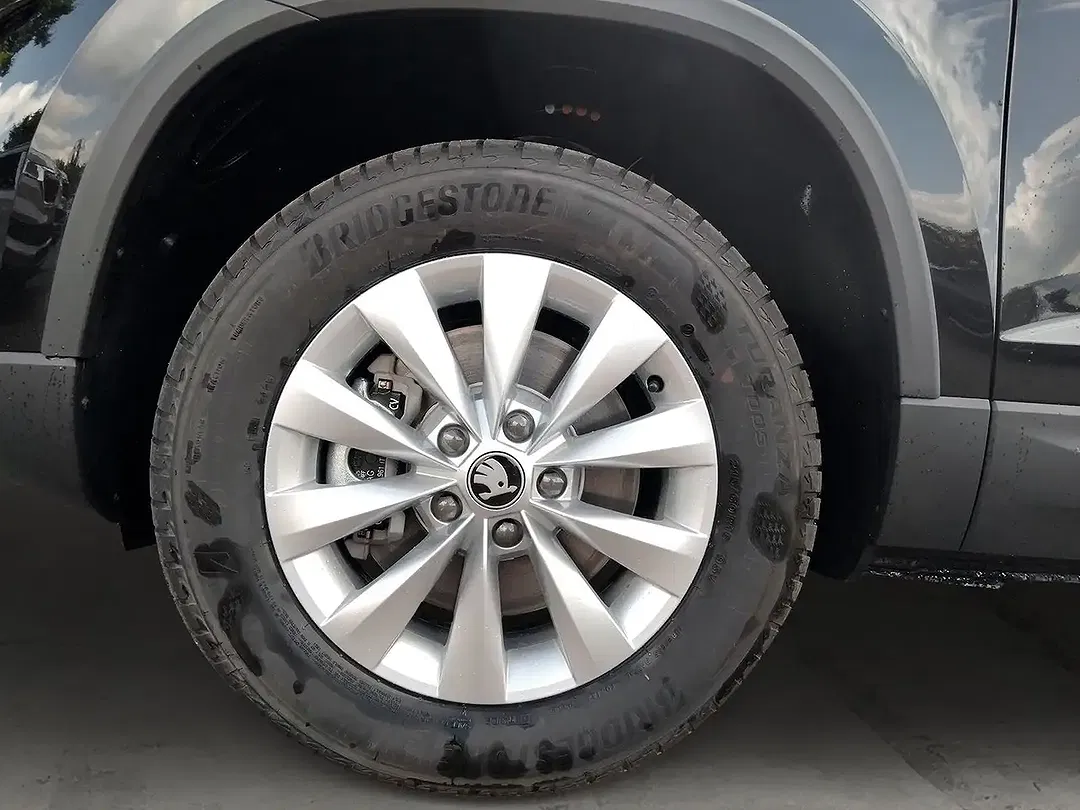 Skoda Karoq - Thumbnail 8
