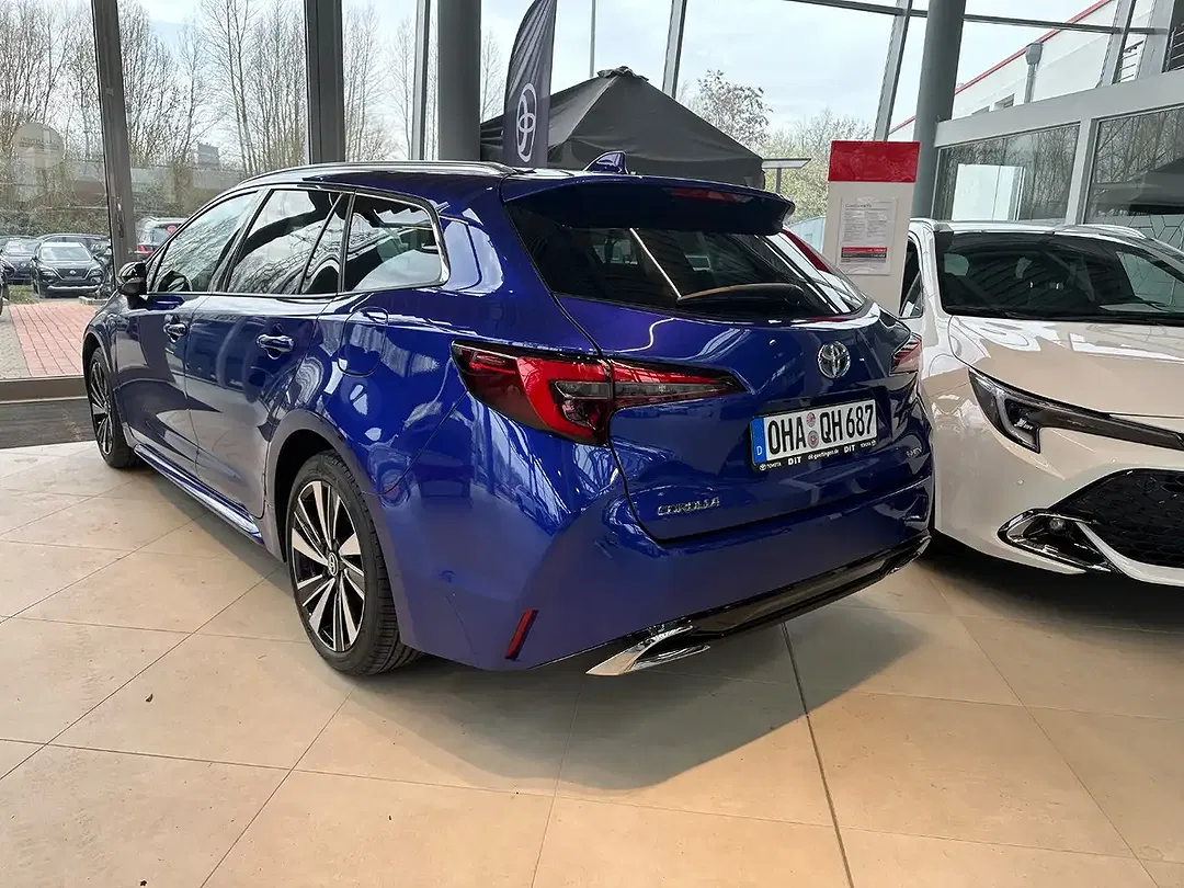 Toyota Corolla - Thumbnail 4