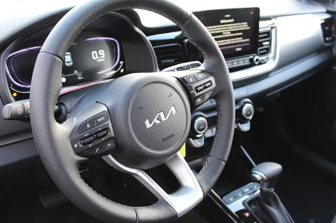 Kia Stonic - Thumbnail 11