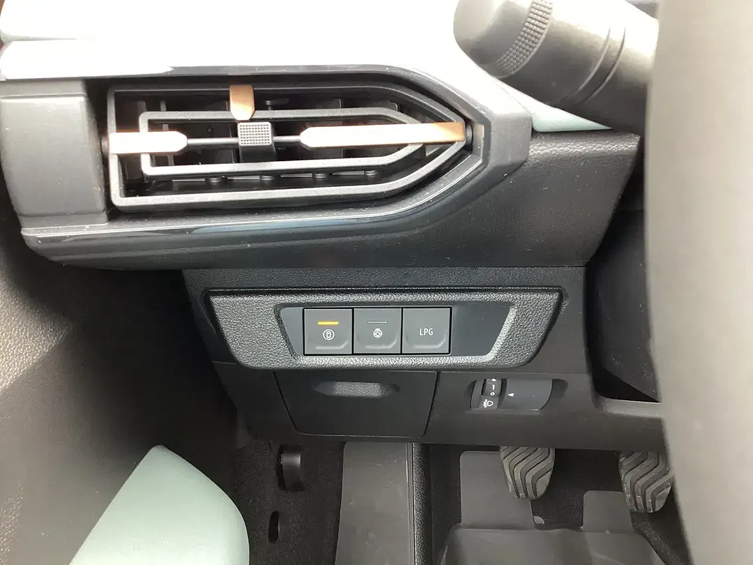 Dacia Sandero - Thumbnail 16