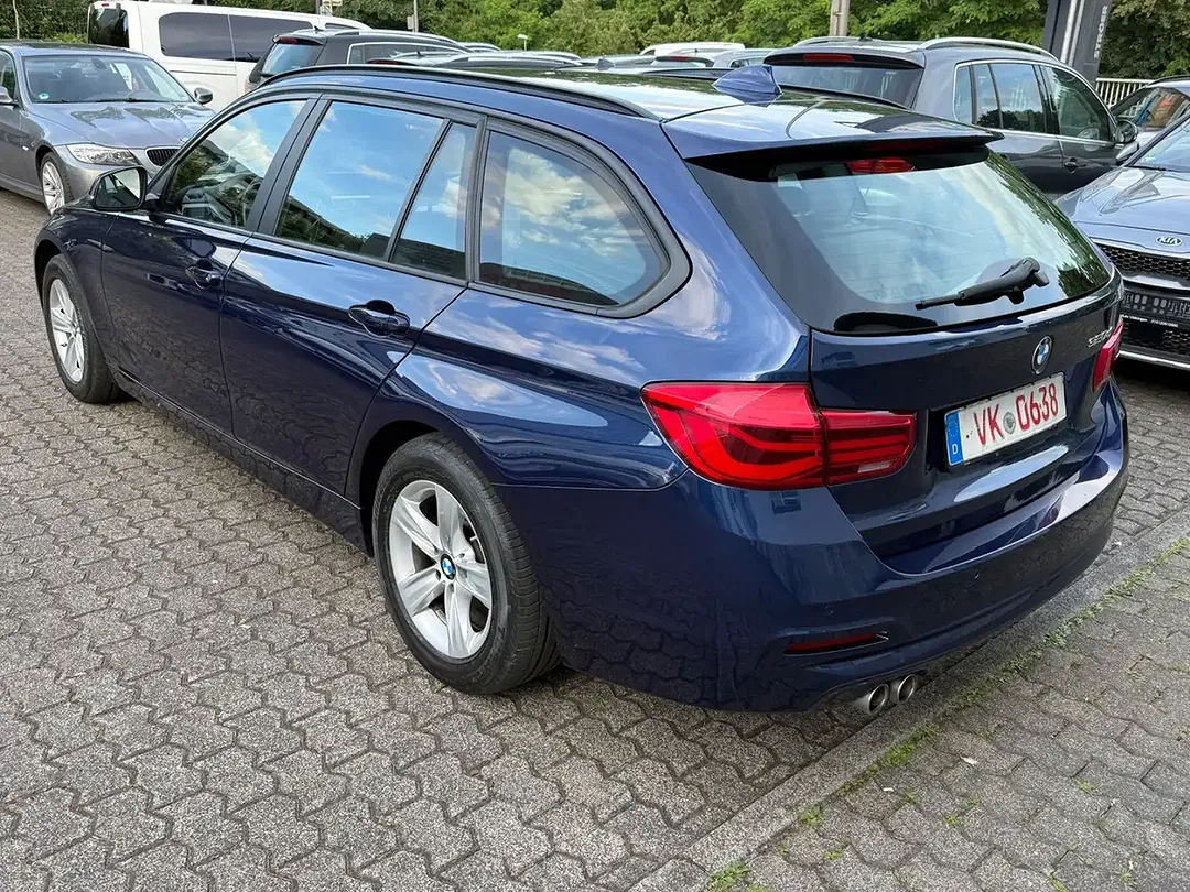 BMW 320 - Thumbnail 2