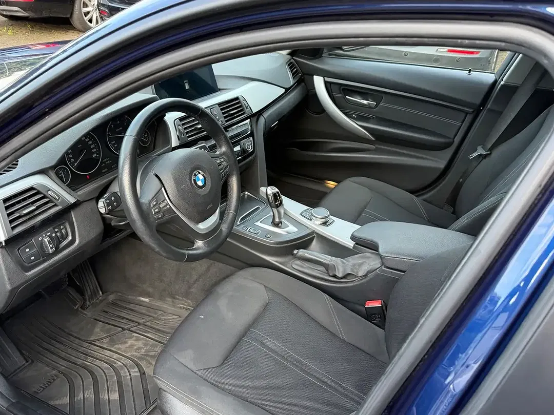 BMW 320 - Thumbnail 6