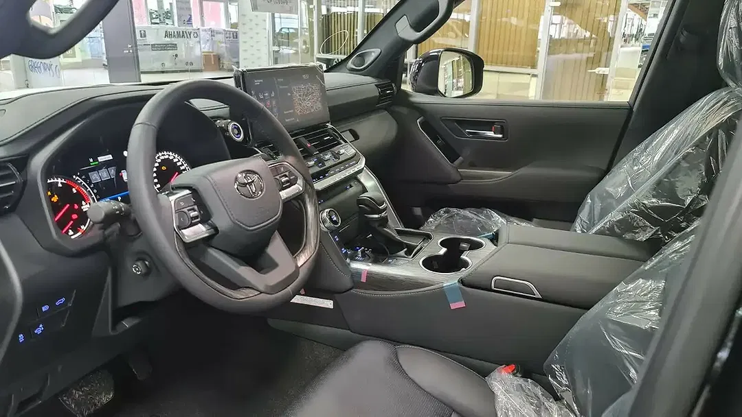 Toyota Land Cruiser - Thumbnail 10