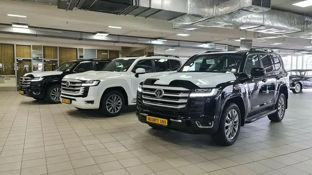 Toyota Land Cruiser - Thumbnail 3