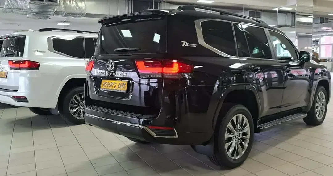 Toyota Land Cruiser - Thumbnail 9