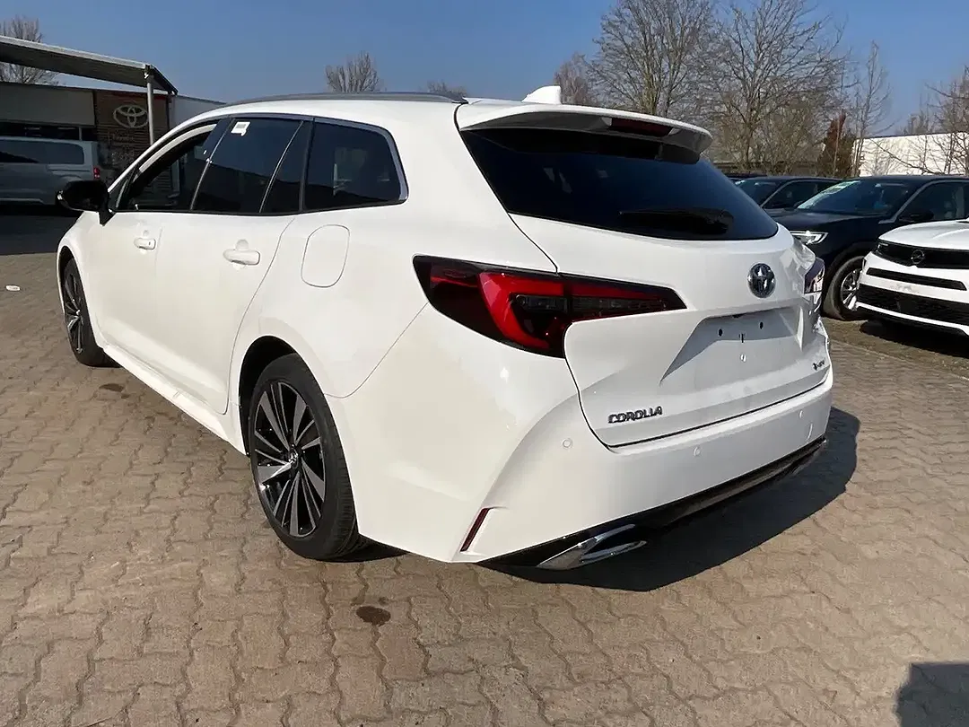 Toyota Corolla - Thumbnail 5
