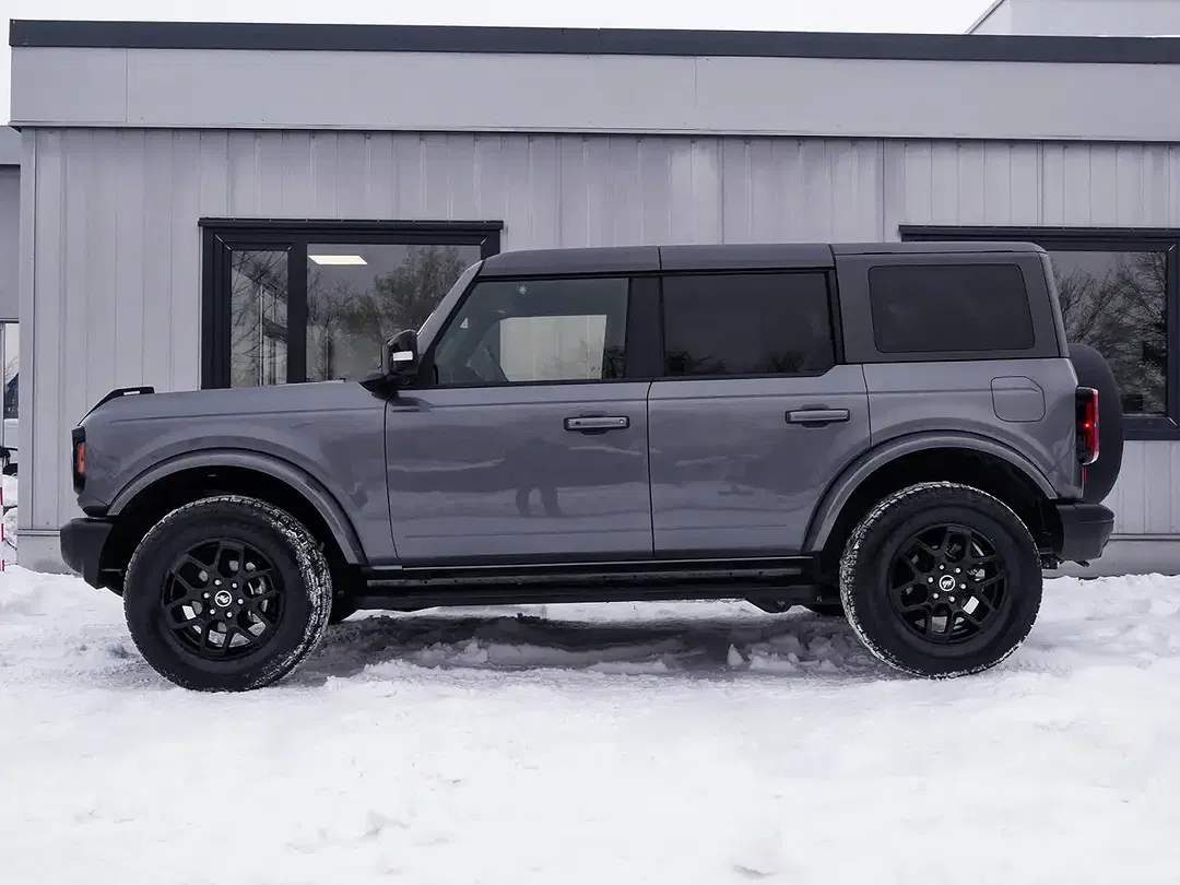 Ford Bronco - Thumbnail 2