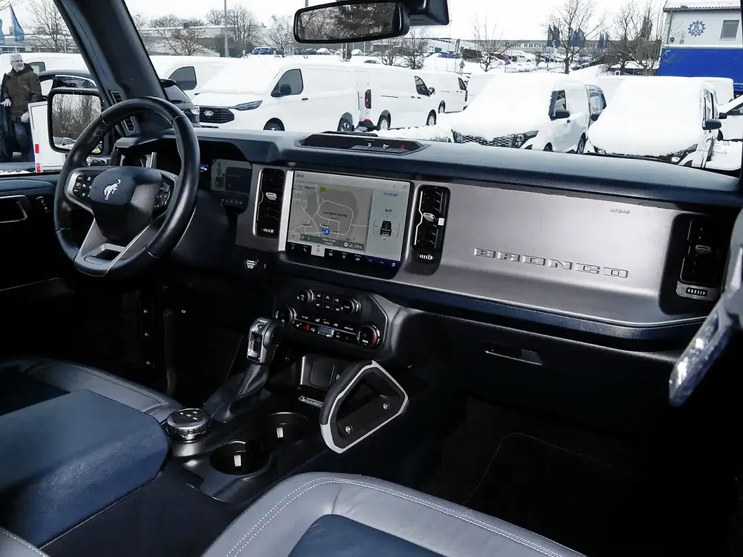 Ford Bronco - Thumbnail 5