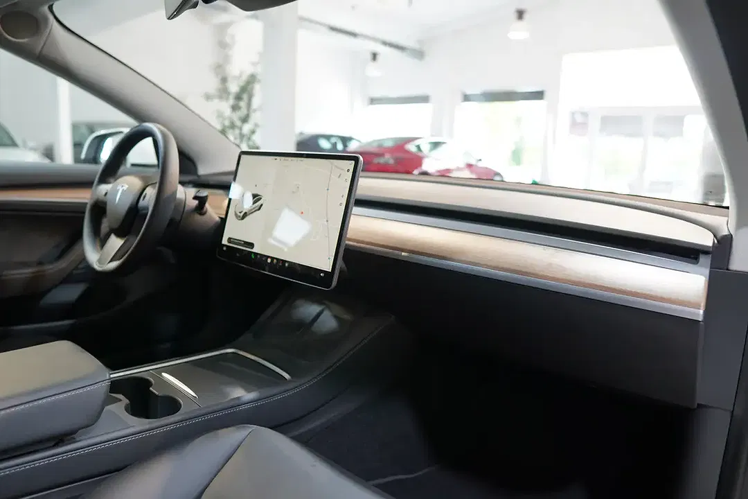 Tesla Model 3 - Thumbnail 16