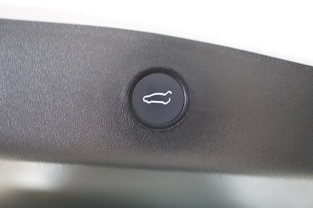Tesla Model 3 - Thumbnail 22