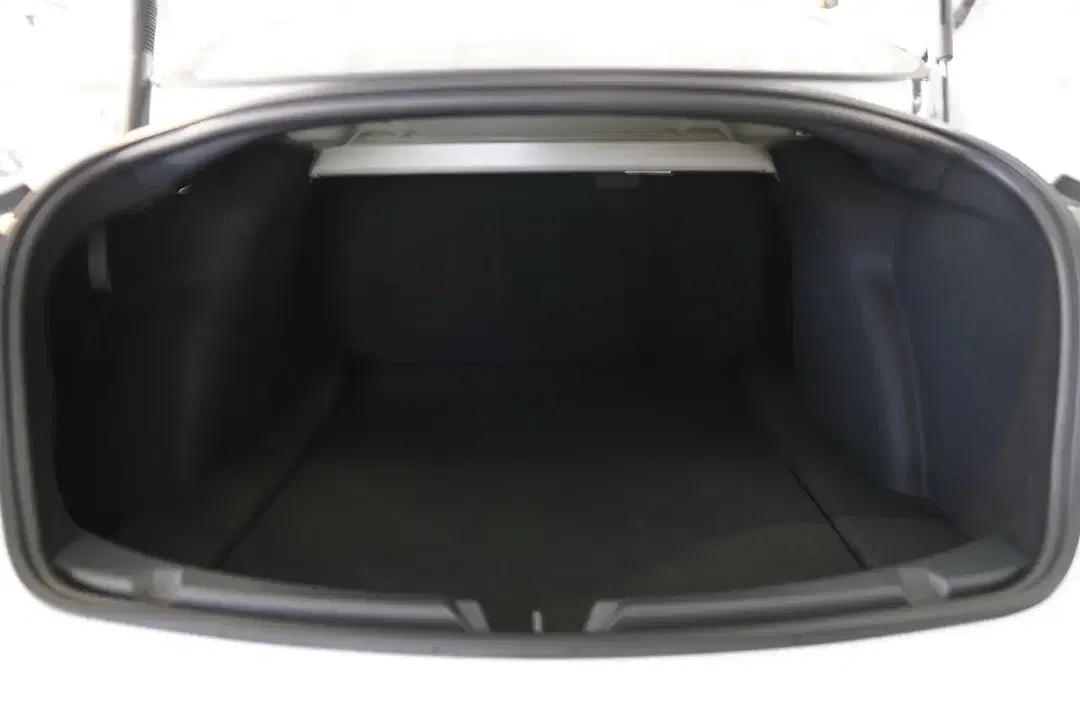 Tesla Model 3 - Thumbnail 23