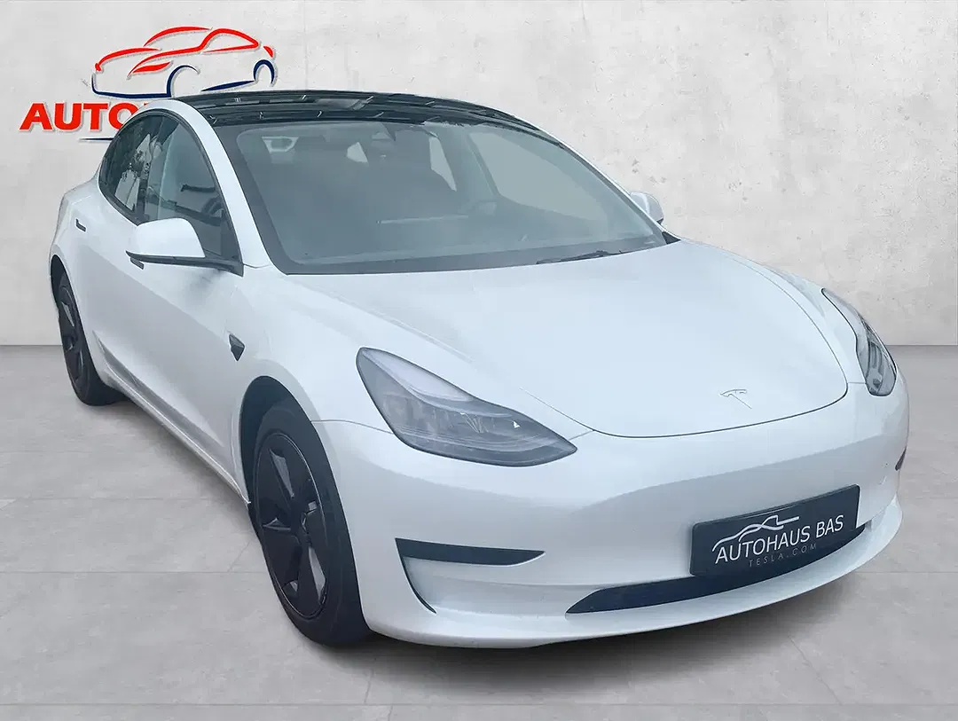 Tesla Model 3 - Thumbnail 5