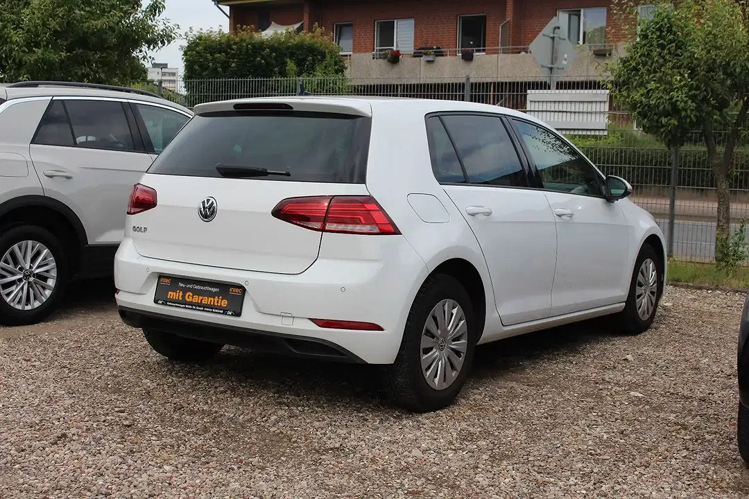 Volkswagen Golf - Thumbnail 3