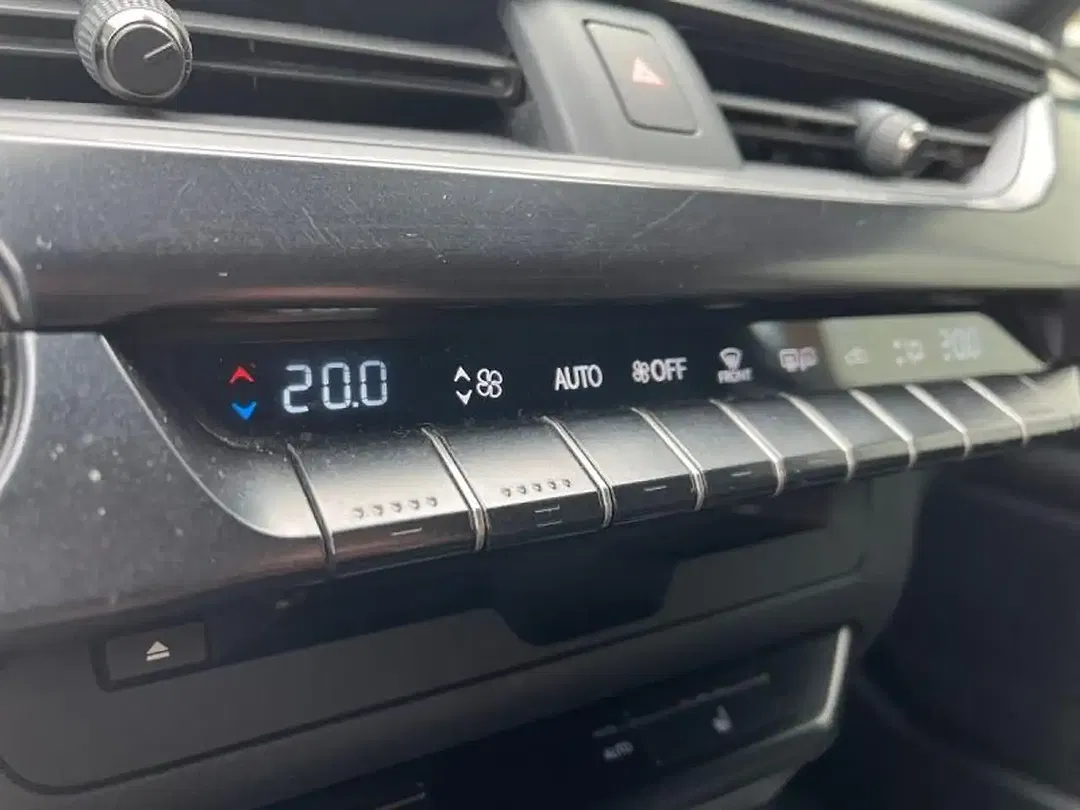 Lexus UX 250h - Thumbnail 12
