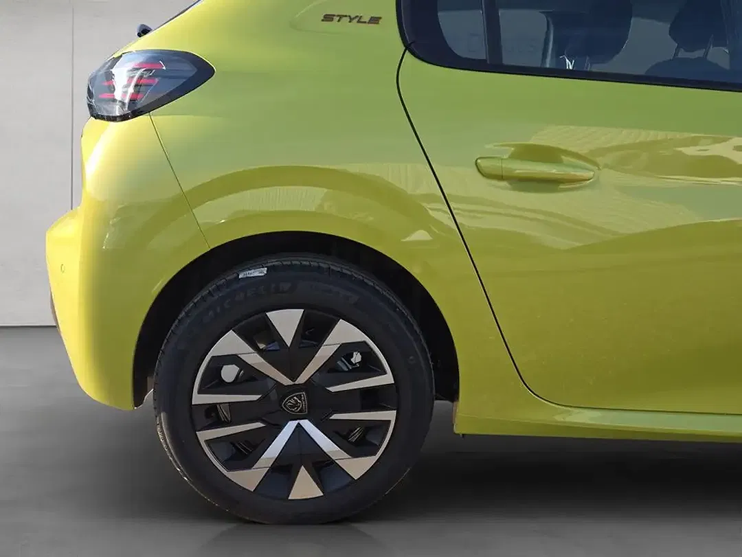 Peugeot 208 - Thumbnail 27