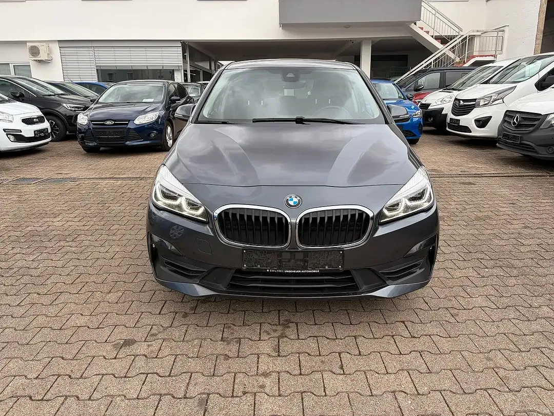 BMW 216 - Thumbnail 2
