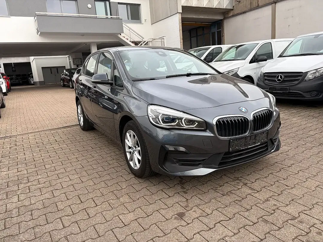 BMW 216 - Thumbnail 3