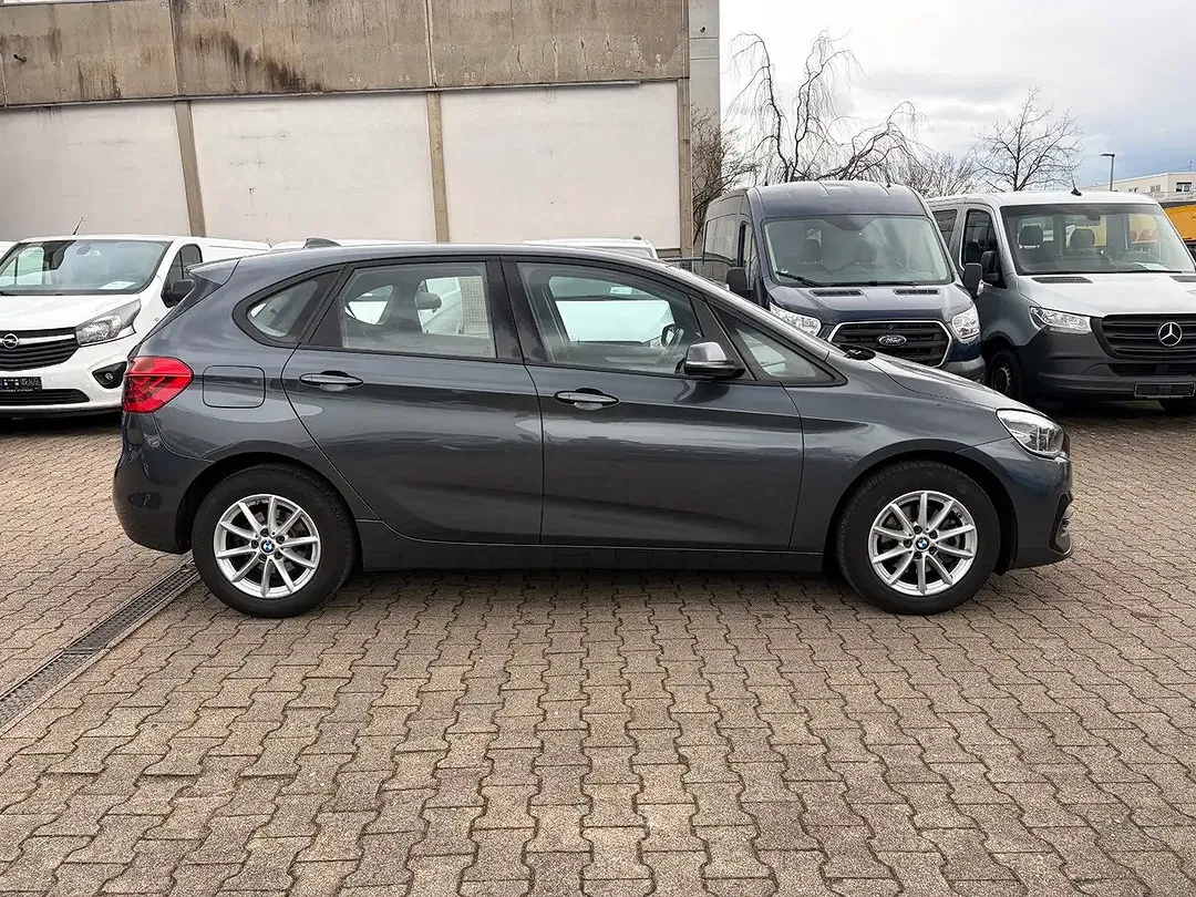 BMW 216 - Thumbnail 4