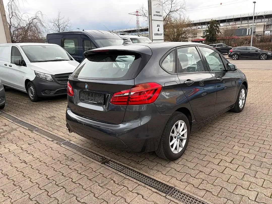BMW 216 - Thumbnail 5