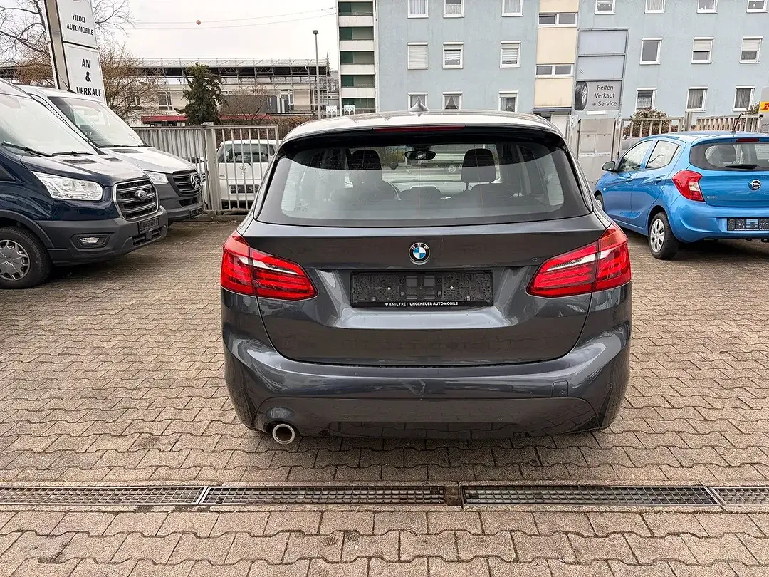 BMW 216 - Thumbnail 6
