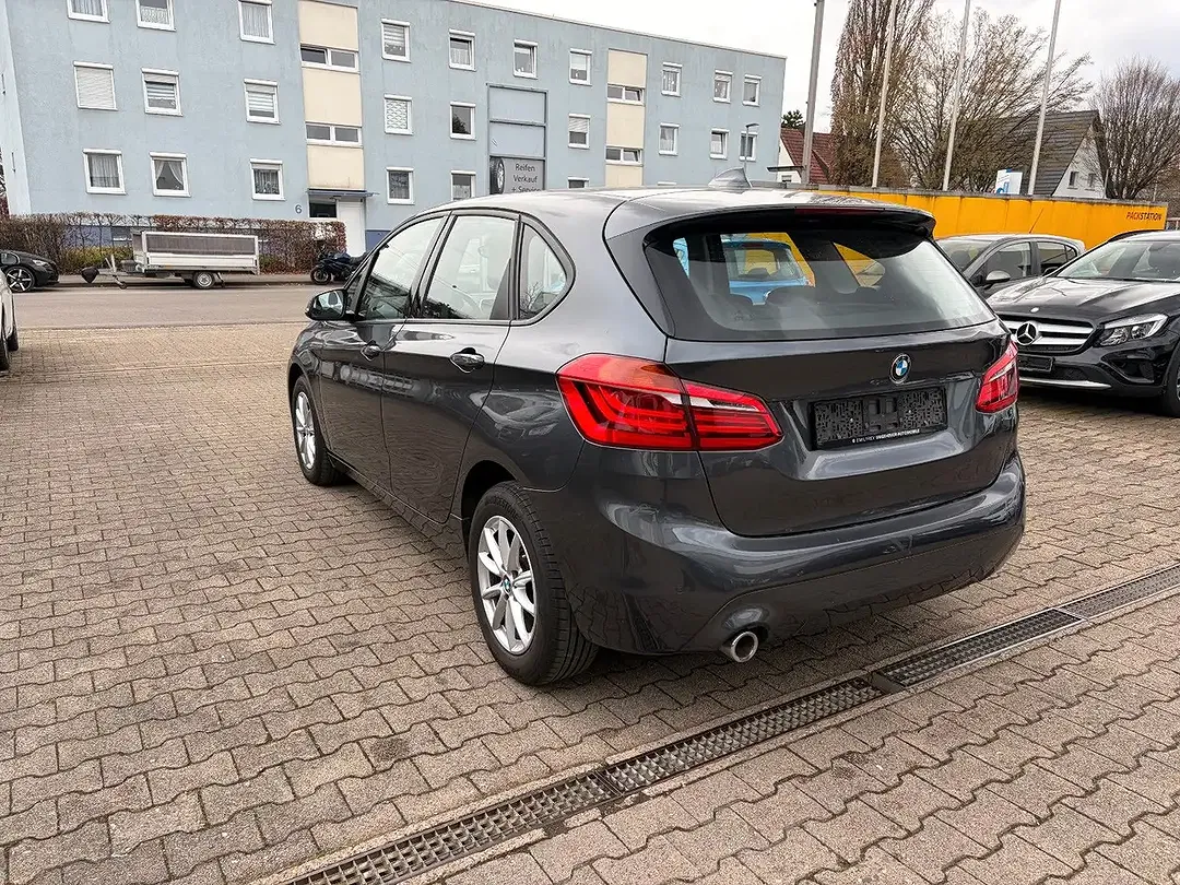 BMW 216 - Thumbnail 7