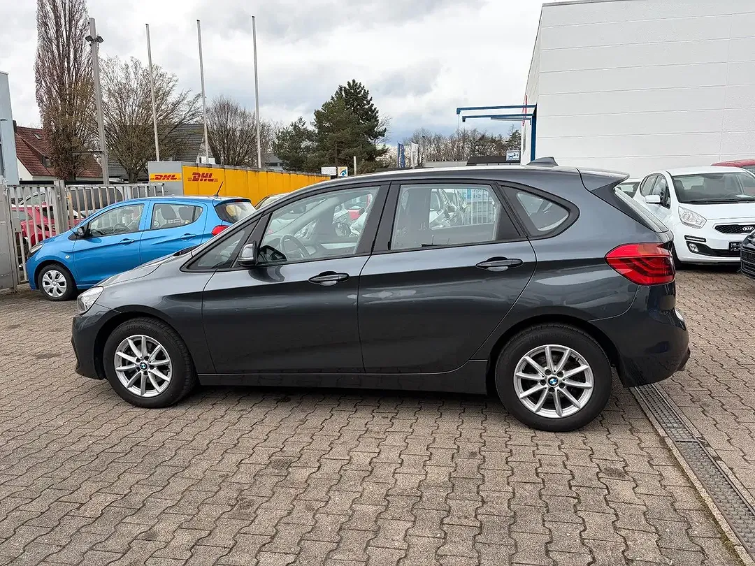 BMW 216 - Thumbnail 8