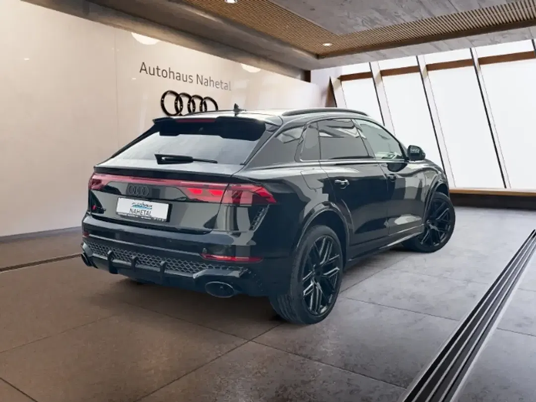 Audi RS Q8 - Thumbnail 3